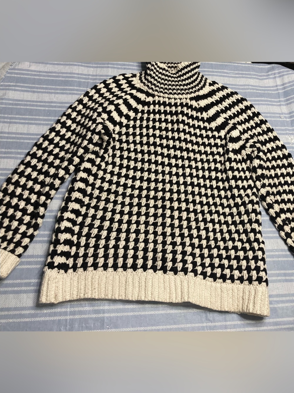 LOFT black and cream checkered pattern turtleneck.
